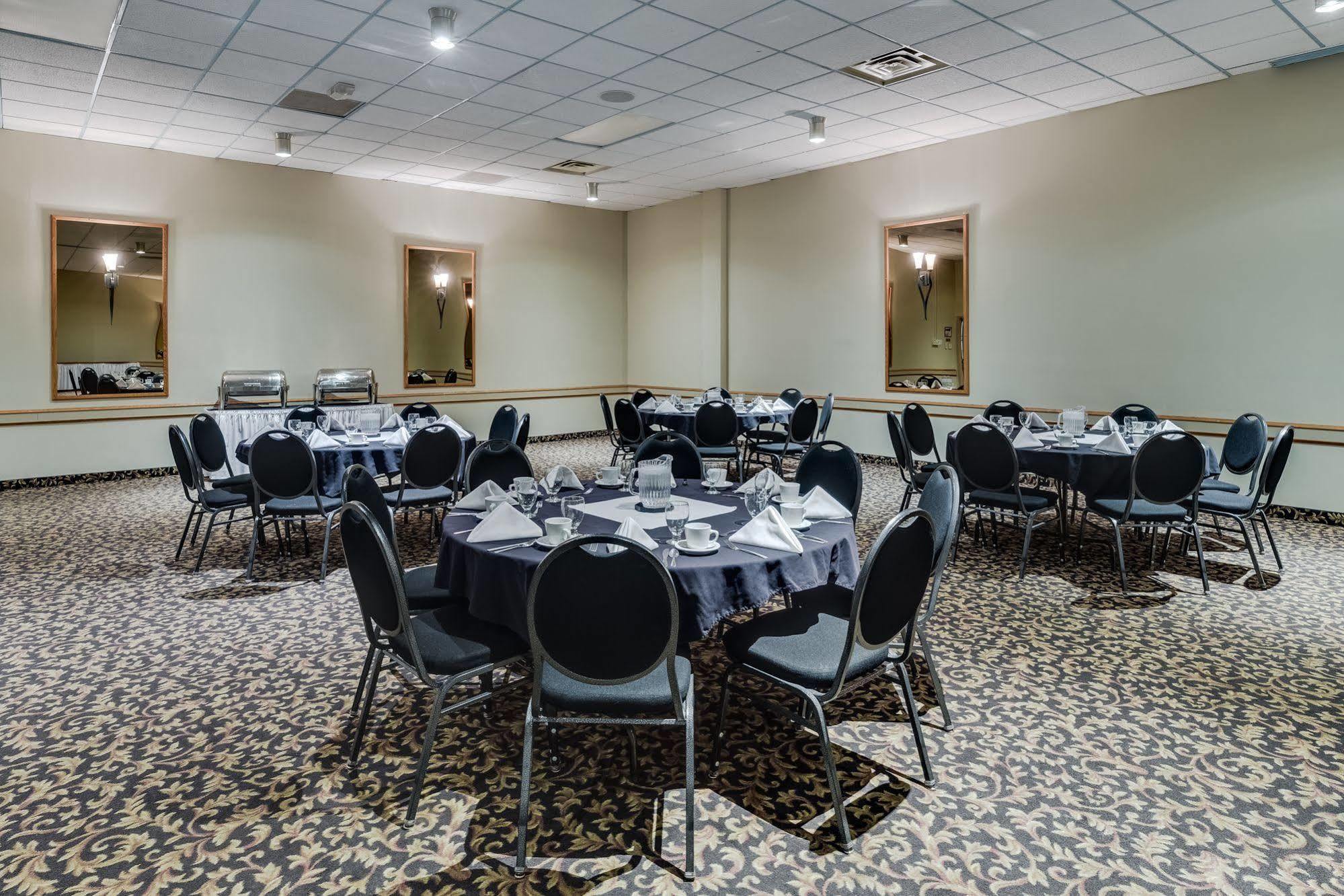 Heritage Inn Hotel & Convention Centre - Moose Jaw Esterno foto