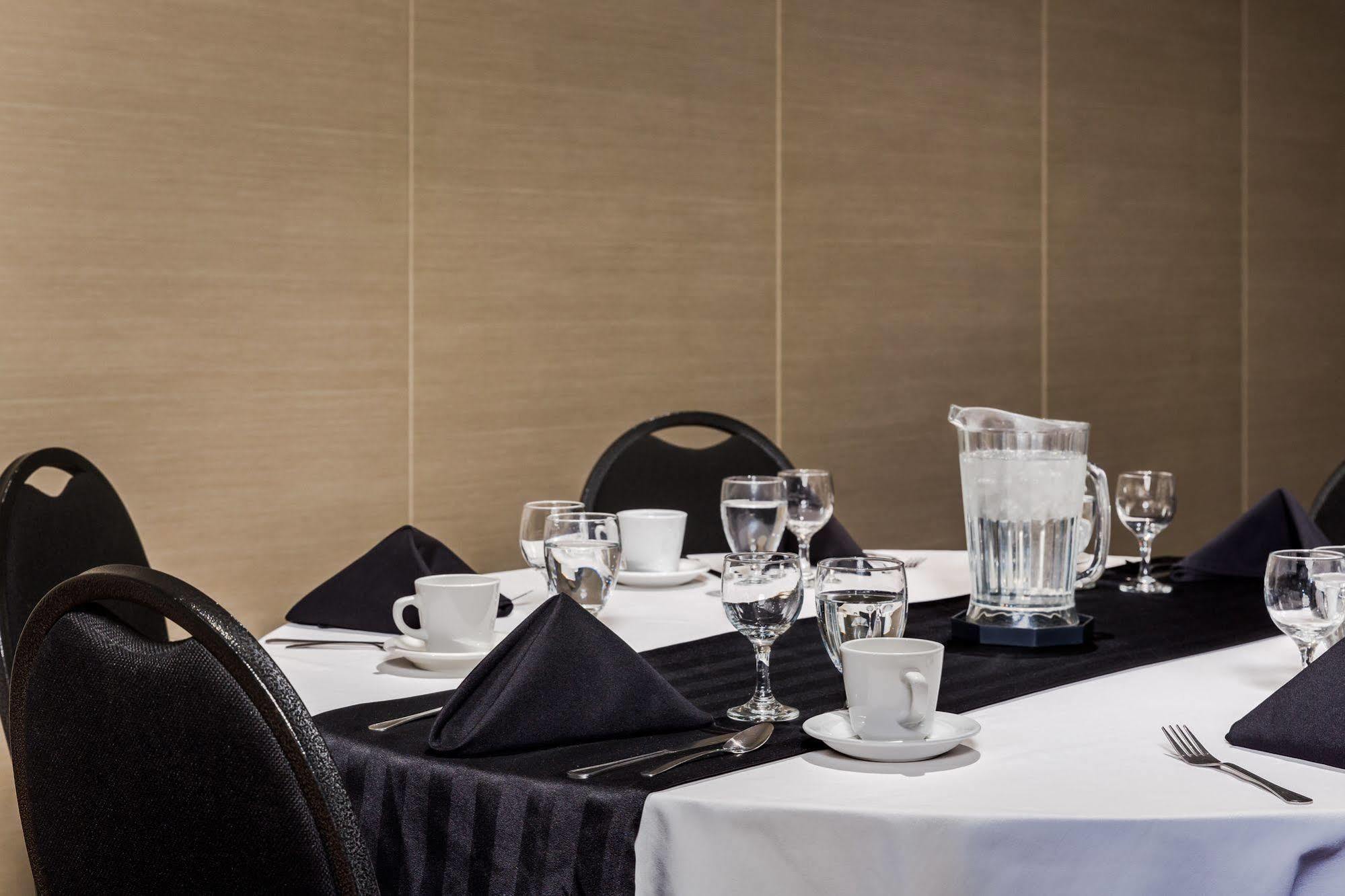 Heritage Inn Hotel & Convention Centre - Moose Jaw Esterno foto